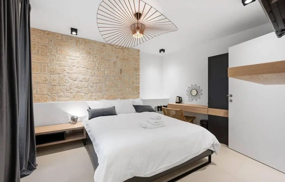 Deluxe City Room For 2 Free Parking
