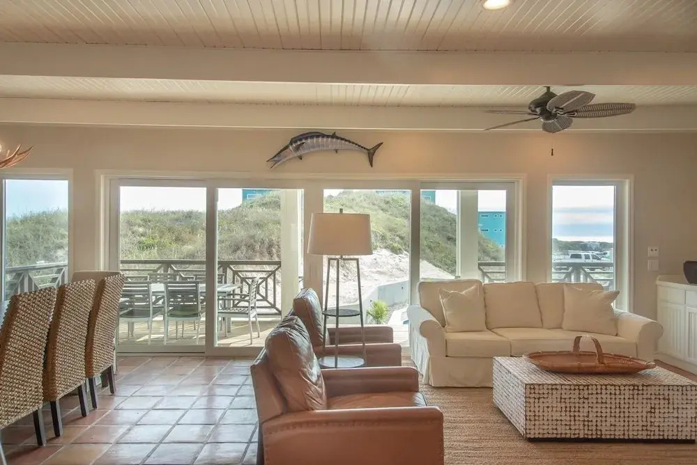 Salt and Horns - 4 Br Home