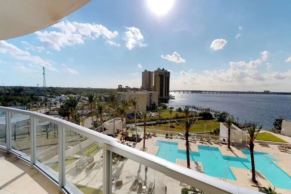 3000 Oasis Grand Blvd #803