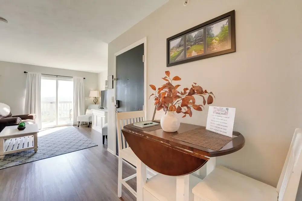 Branson Condo w/ Balcony, Strip & Mountain Views!