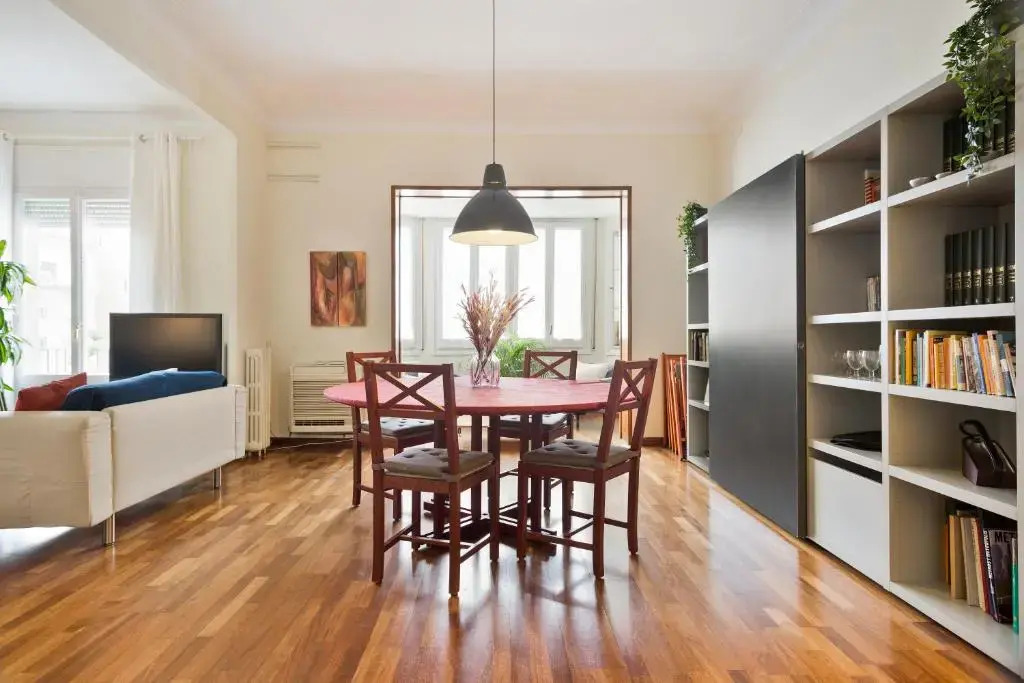 Large & beautiful apartment 4min from Passeig de Gràcia