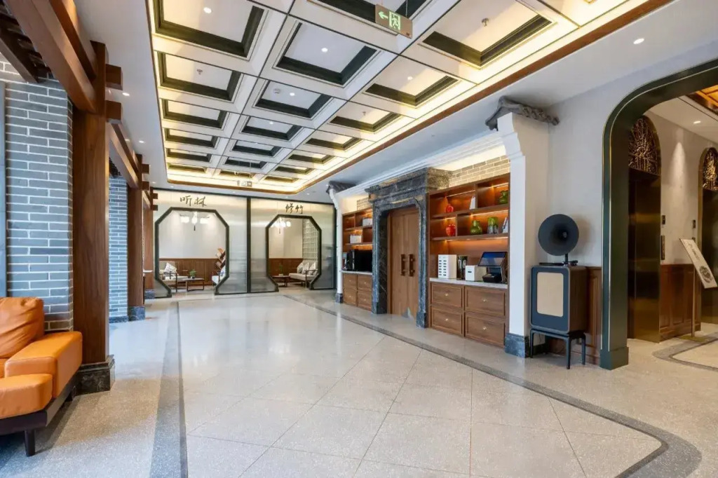 Nostalgia Hotel (West lake Hangzhou)