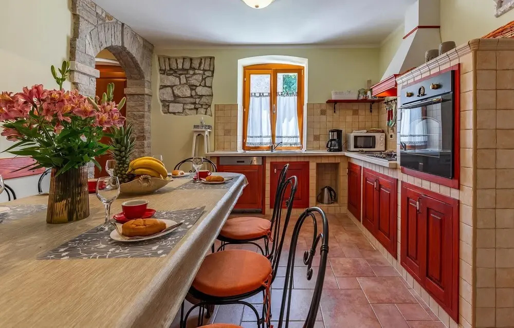 4 Bedroom Pet Friendly Home In Medulin