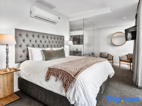Modern Luxury 3-bed in Green Point, amazing views.