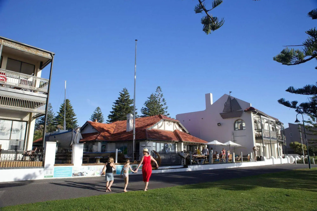Seawall Apartments