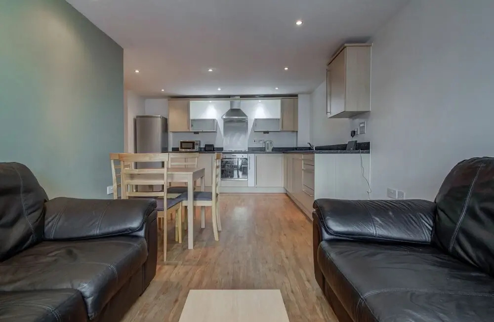 Bright & Modern 2-bedroom Flat - Sleeps 4