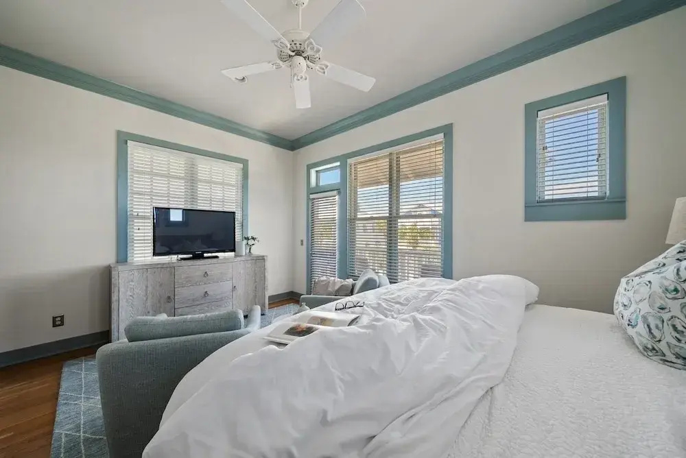 Seaside Serenity 3 Bedroom Home by RedAwning