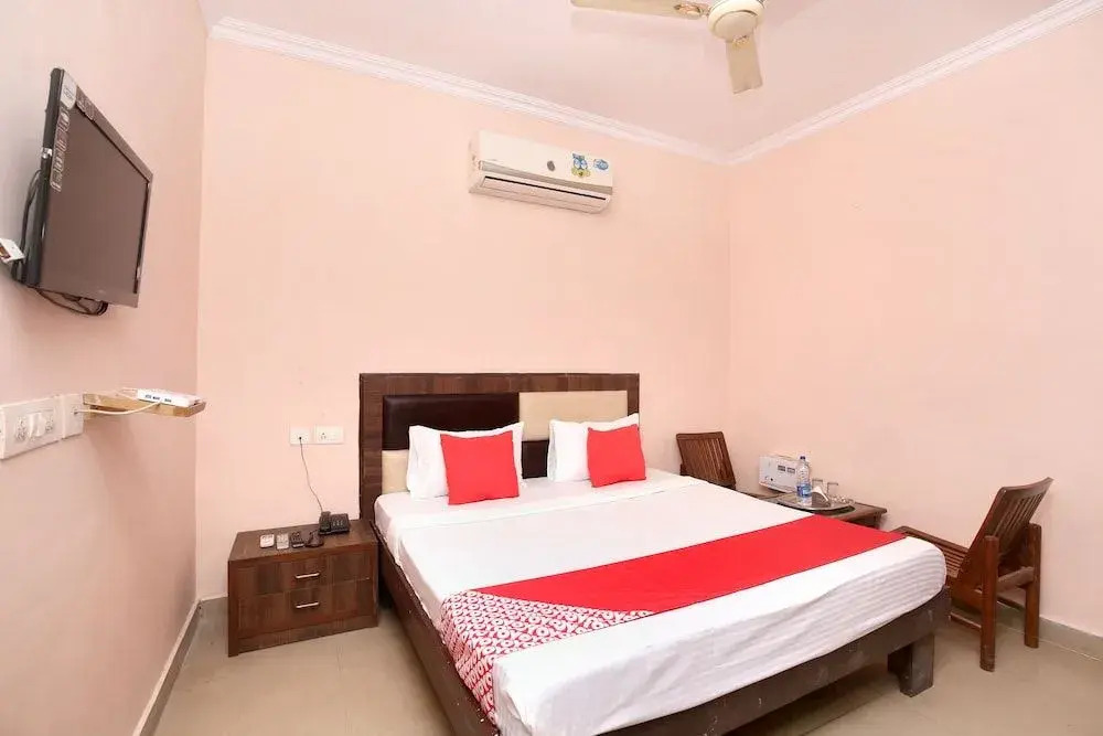 OYO 24423 Hotel Royal