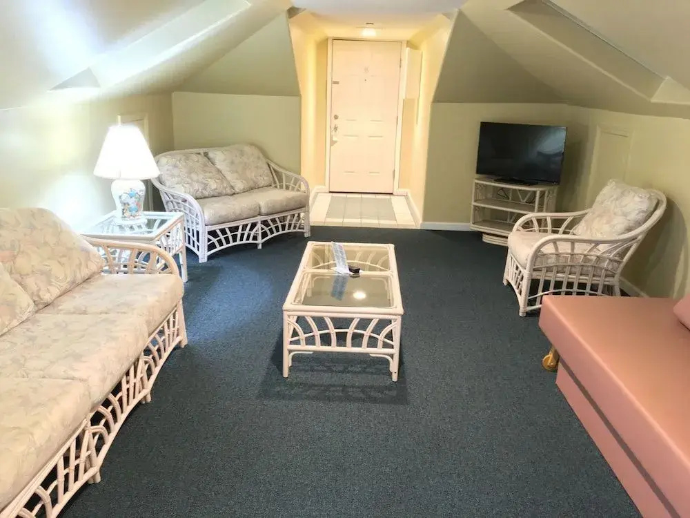 Riviera Resort & Suites
