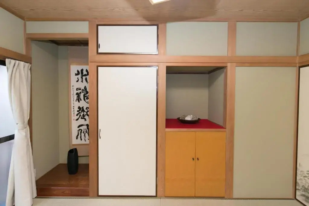 Nishioi House