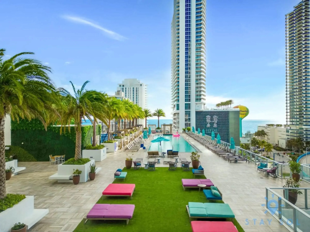 Corner Balcony -Enjoy 360   Views  Near Beach  Pool, Hollywood