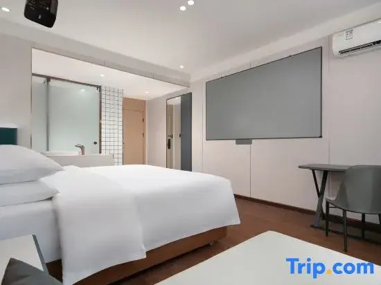 Ruibai Cloud Hotel (Meilan International Airport T1 & T2 Terminal Store)