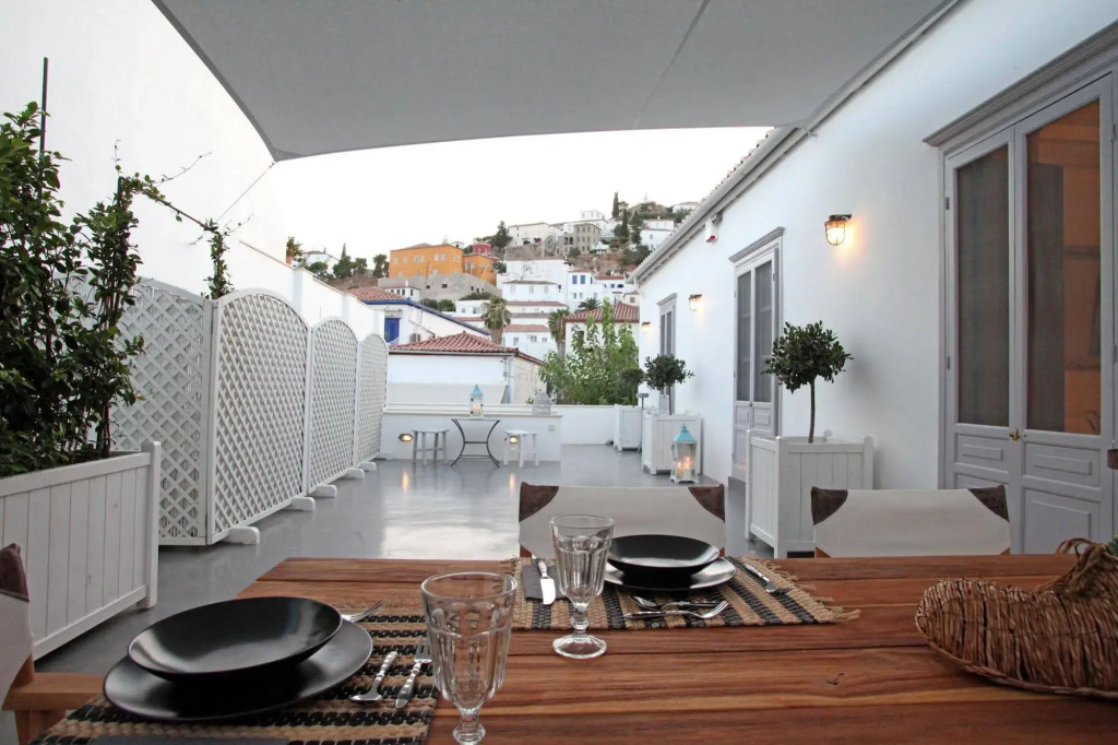 Casa Melenia Hydra