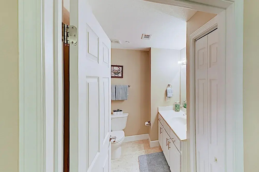 Impeccable Oceanfront W/ Pools & Huge Gym 1 Bedroom Condo