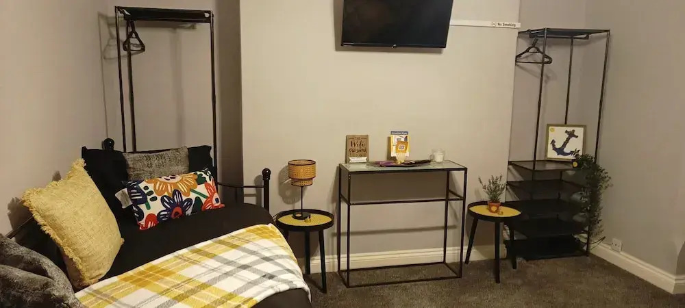 Apartment - Sleeps 5, Free Parking & Sun Terrace