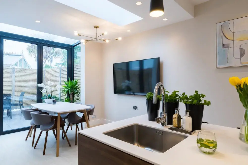 Luxury double room in West London home