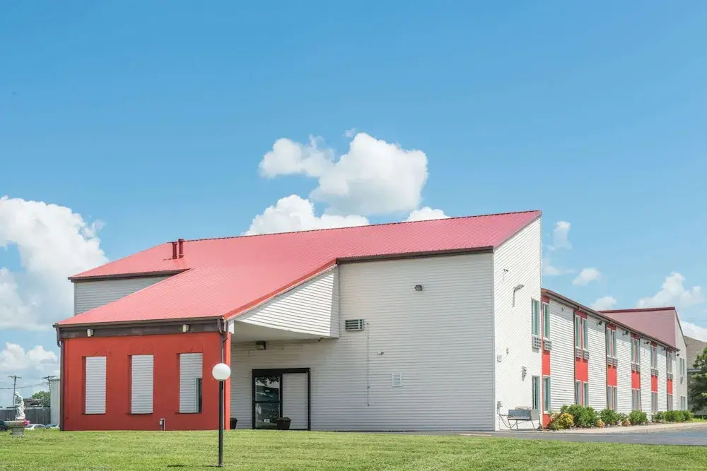 Super 8 by Wyndham OFallon MO/St. Louis Area
