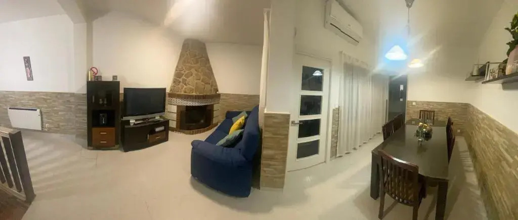 casa de pueblo con chimenea