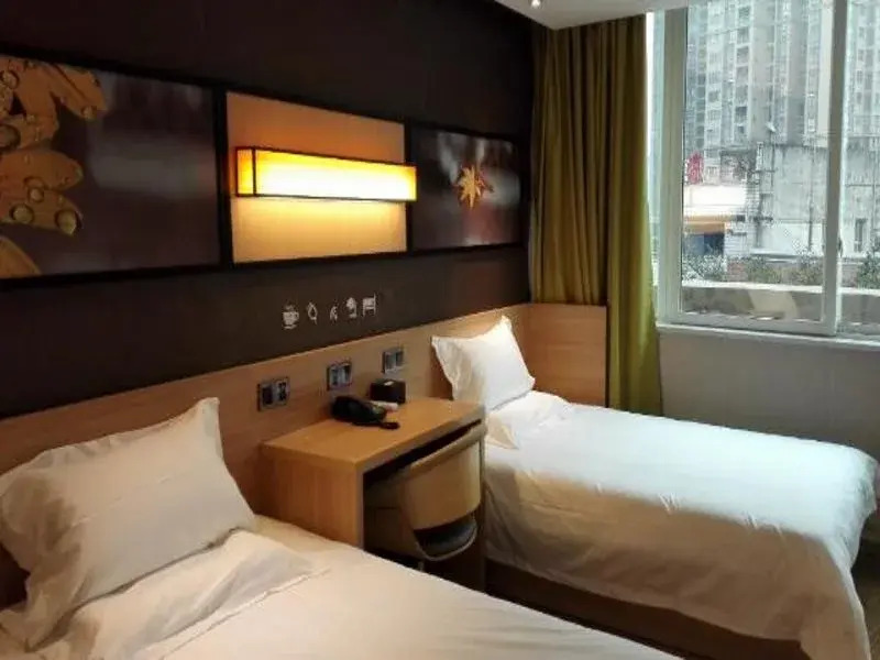 IU Hotel Chongqing Hechuan Ruishan Road Taermen Square