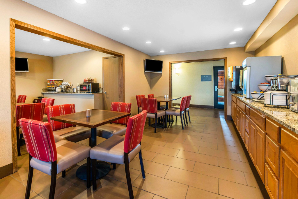 Comfort Inn & Suites Hays I-70