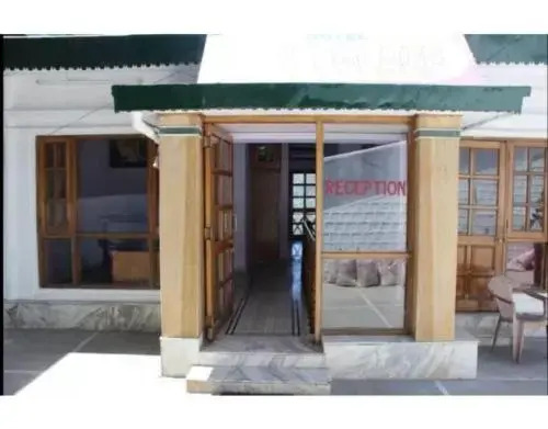 Pleasant Stay Near Library
