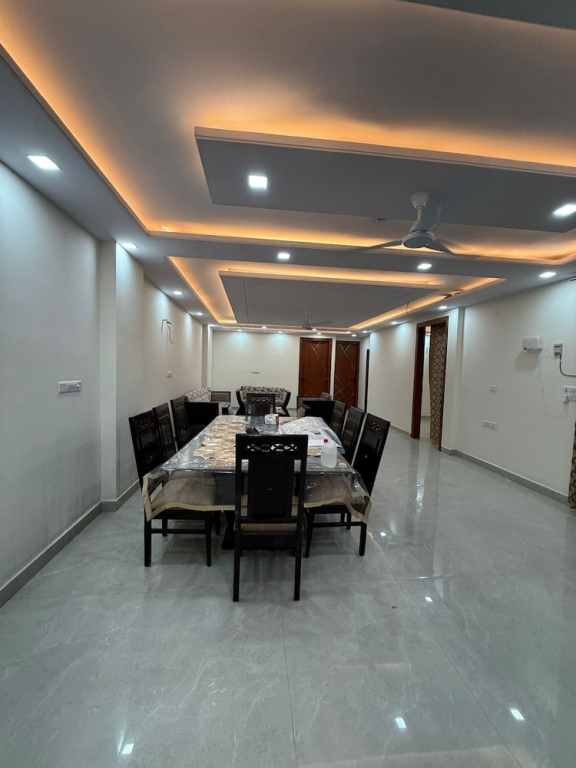 Stella Homestay Near Yashobhoomi with Rooftop