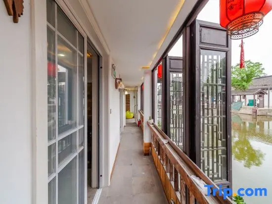 Tongli Qingyuan River View Holiday Inn