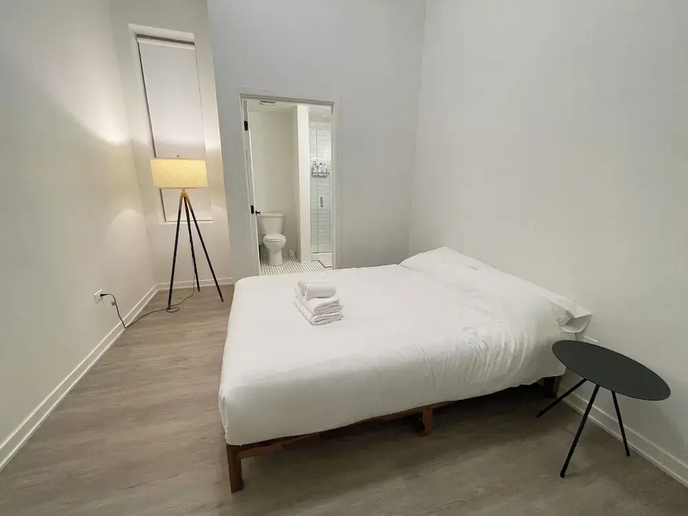 Cozy and Modern Stay in the Heart of C