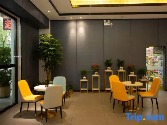 Hillman Light Luxury Hotel (Yueyang Taiyangqiao Branch)