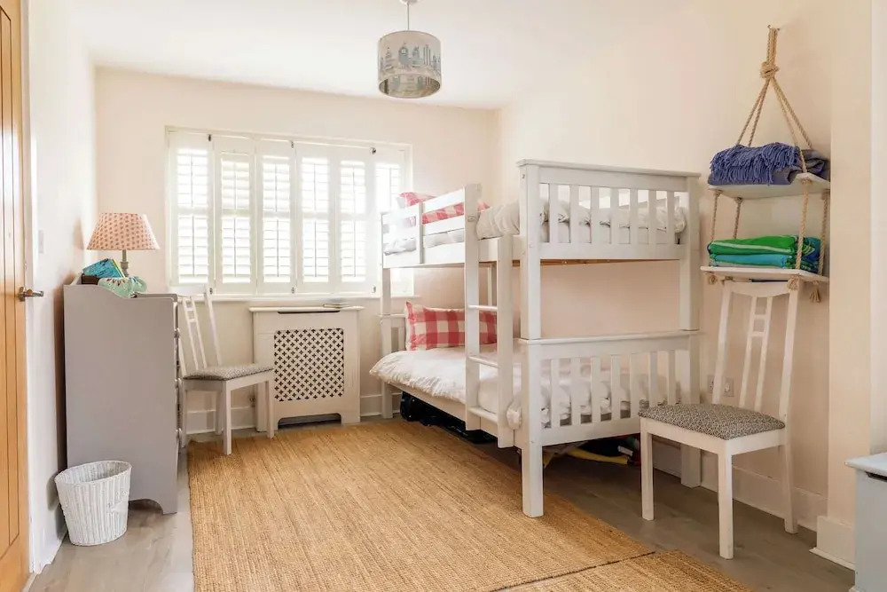 Light-filled Family-friendly Beach House