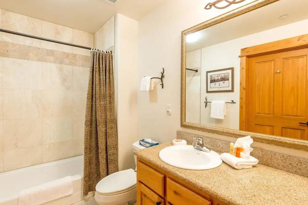2740 Eagle Ridge Drive Condo - 2 Br condo by RedAwning
