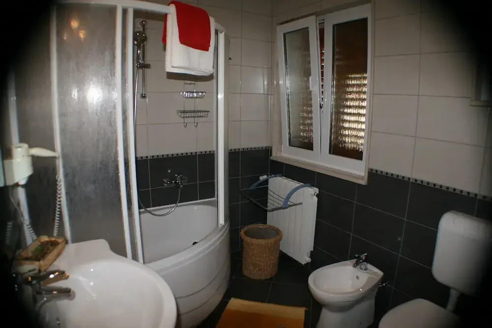 Apartments and Rooms LEA