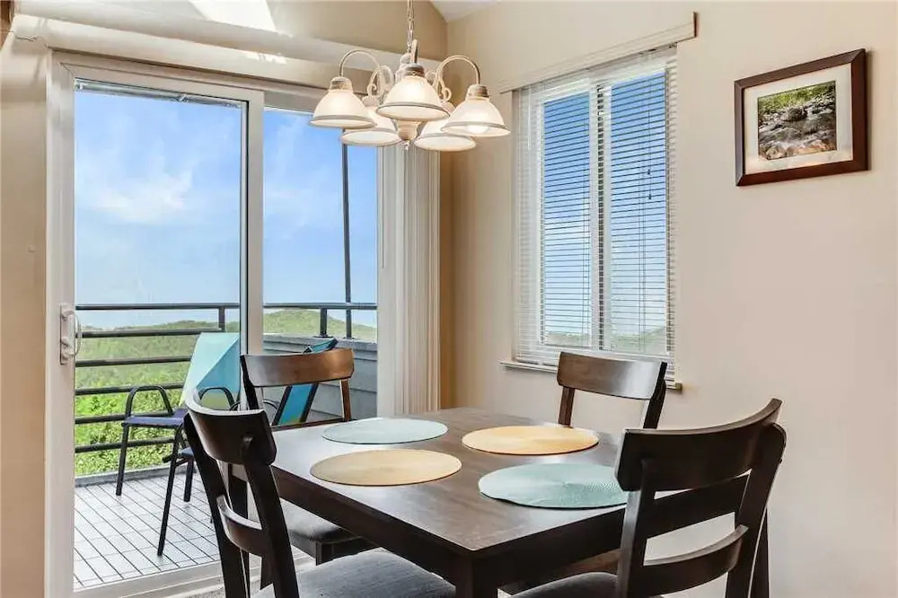 Tennessee Sunshine, 1 Bedroom, Fireplace, WiFi, Pool Access, Sleeps 6