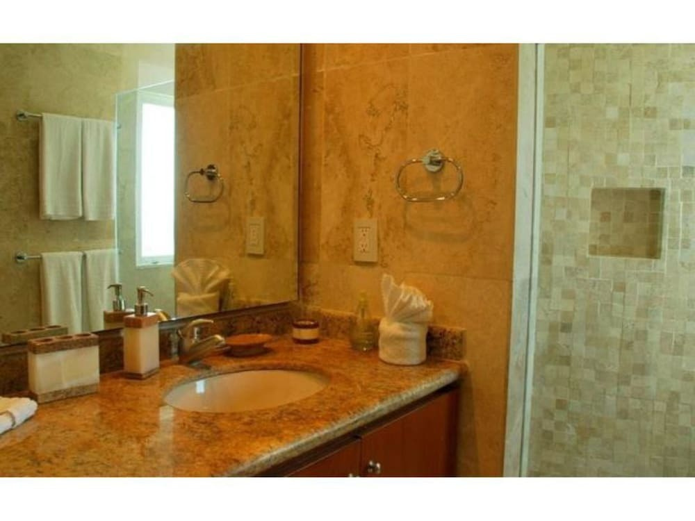 Isla Mujeres Style Spacious Oceanfront 3bd 2bth Villa Private Beach Outdoor Pool TOP AMENITIES
