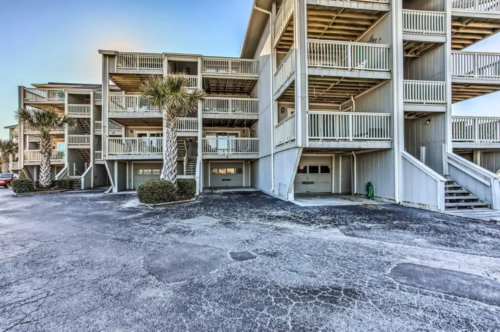 Condo w/ Pool Access - Walk to Beach!