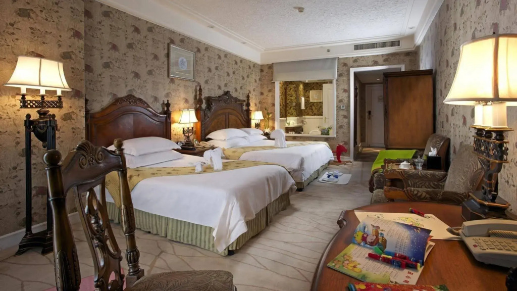 Hangzhou The First World Hotel