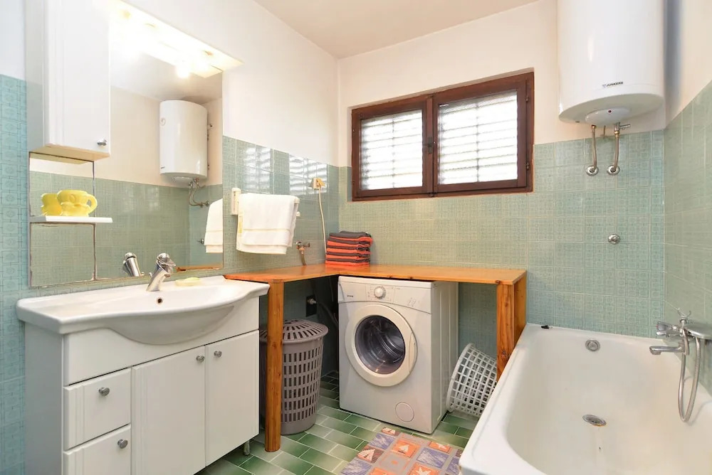 Apartment 1700