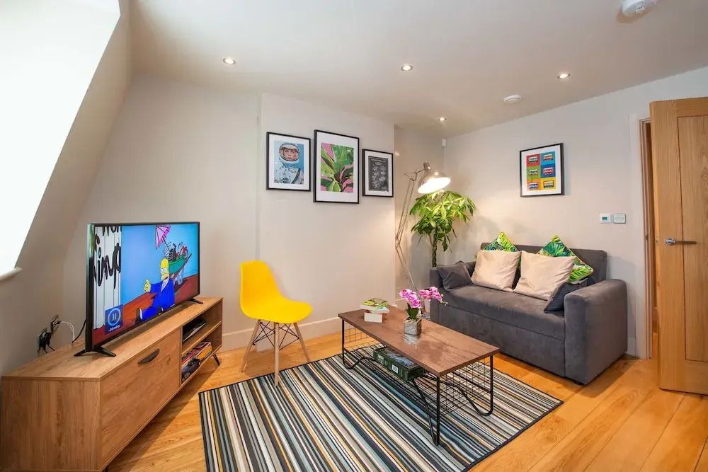 Luxury Central Reading Apartment 1 bed. Satellite TV. Wi-Fi
