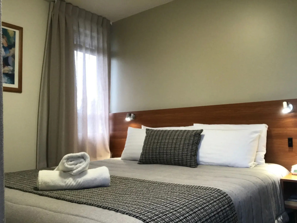 Ventura Inn & Suites Hamilton
