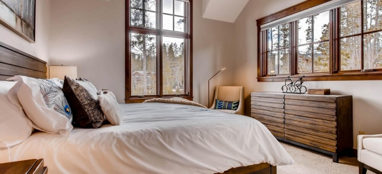 Snowy Point Chalet