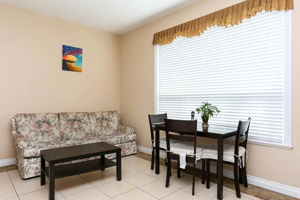 Near the Richmond downtown/private entrance by Elevate Rooms