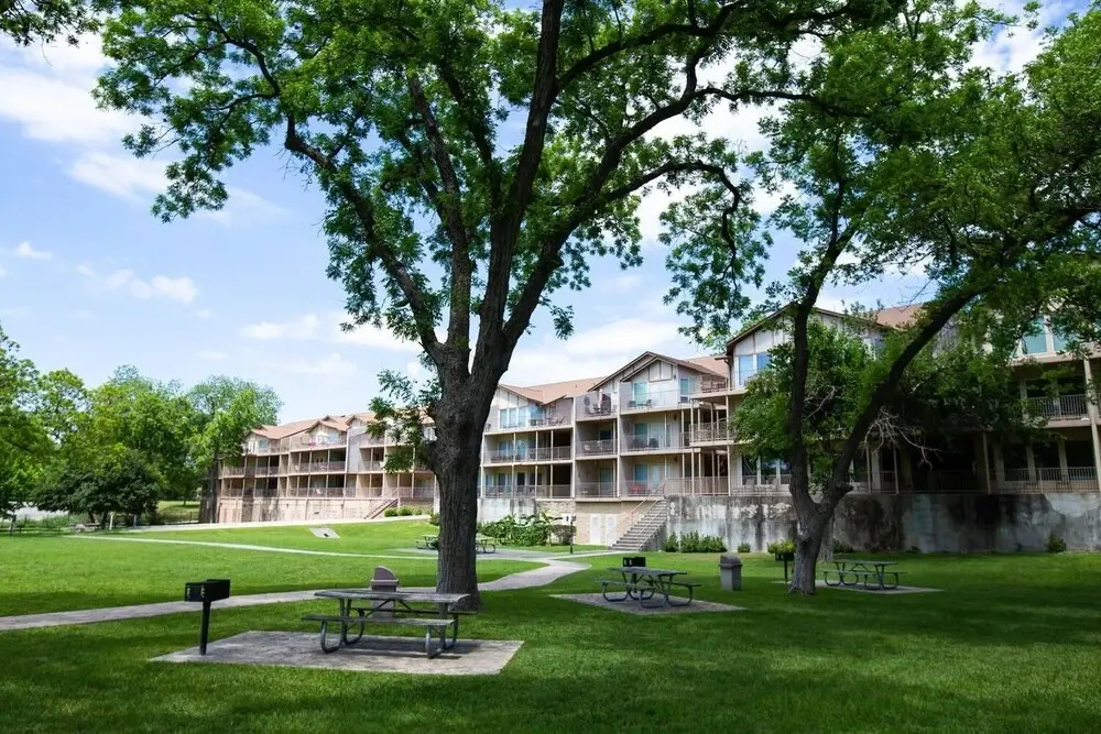 Ww F101 Slice Of Heaven 2 Bedroom Condo by RedAwning