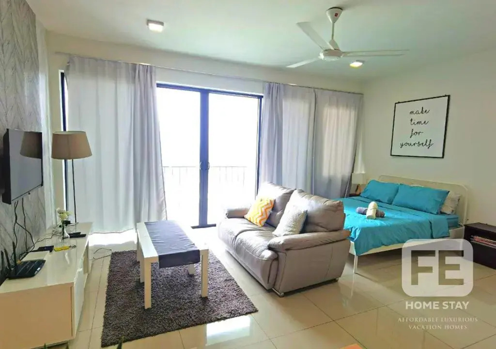 Netflix Wifi Trefoil Homestay Setia Alam FE Studo for 2 pax