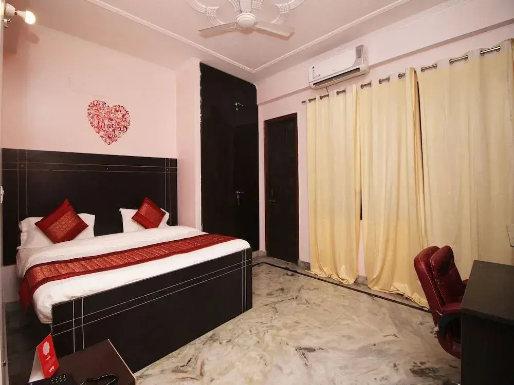 OYO 9192 Hotel Raghav Residency