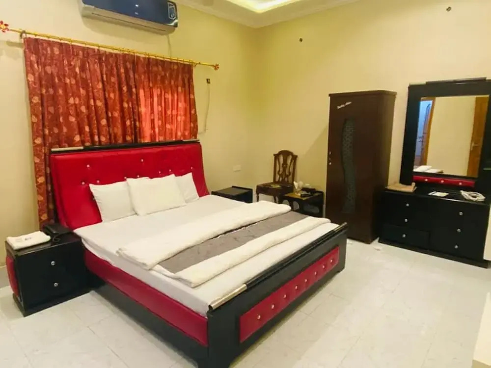 Holiday Inn Guest House