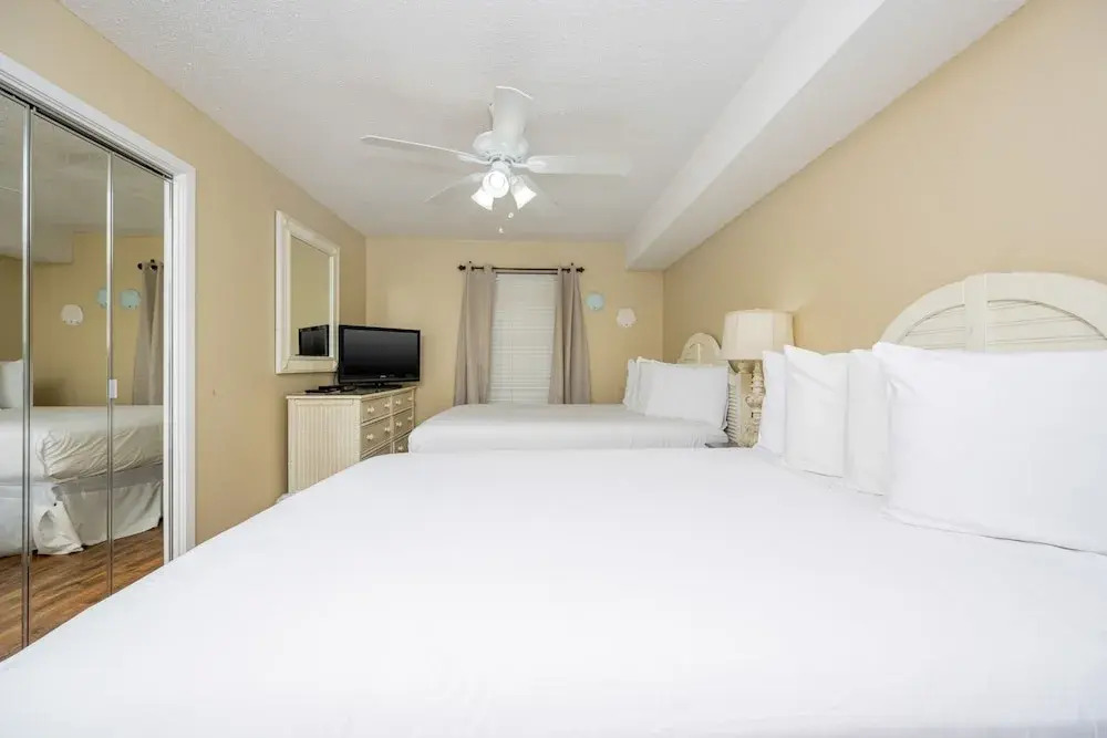 Phoenix Vi 6701 3 Bedroom Condo