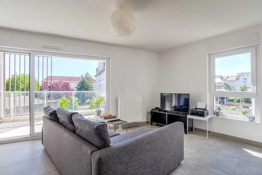 Pretty One-bedroom Apartment of 70m² With Balcony - Strasbourg