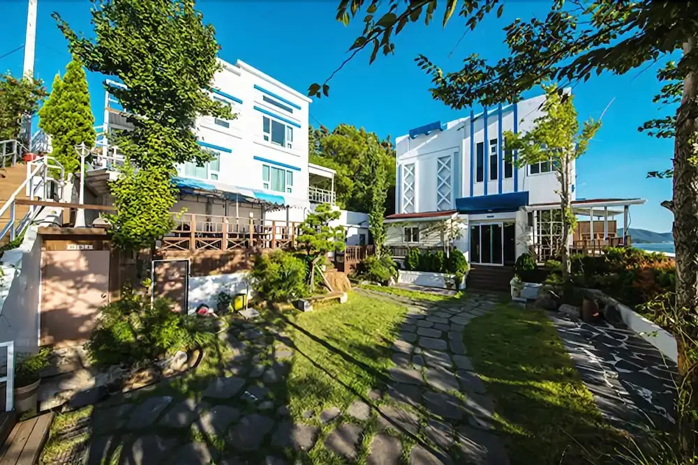 Yeosu White Village Pension