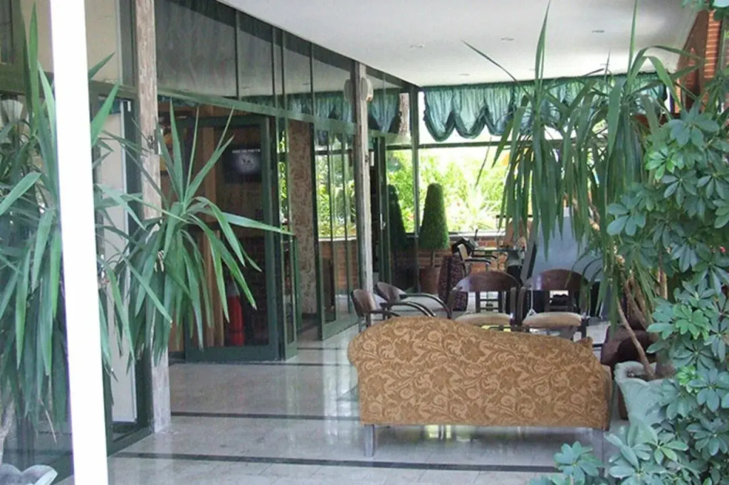 Maxwell Holiday Club