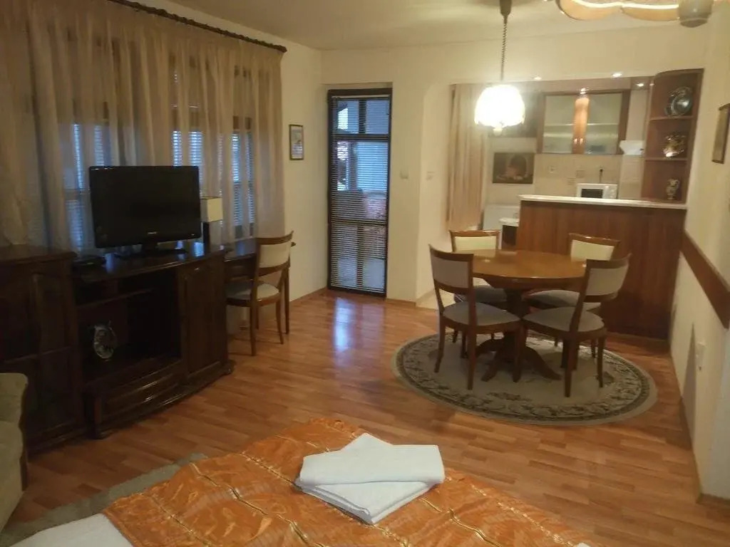 Petkov Family Hotel - Self check-in